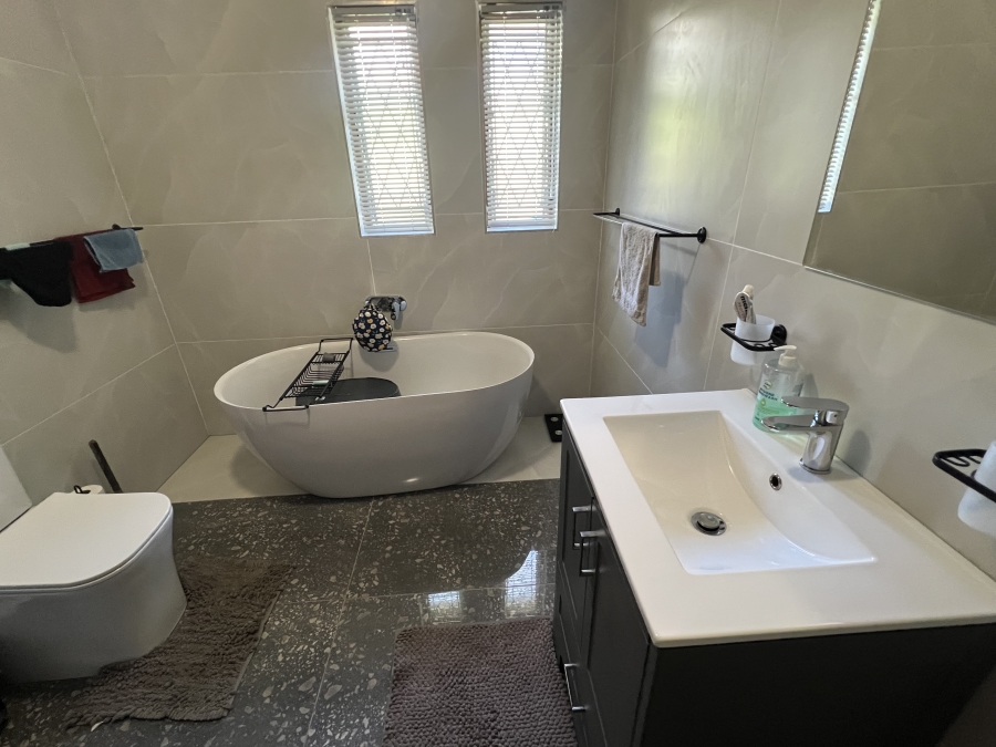 4 Bedroom Property for Sale in Beacon Bay North Eastern Cape